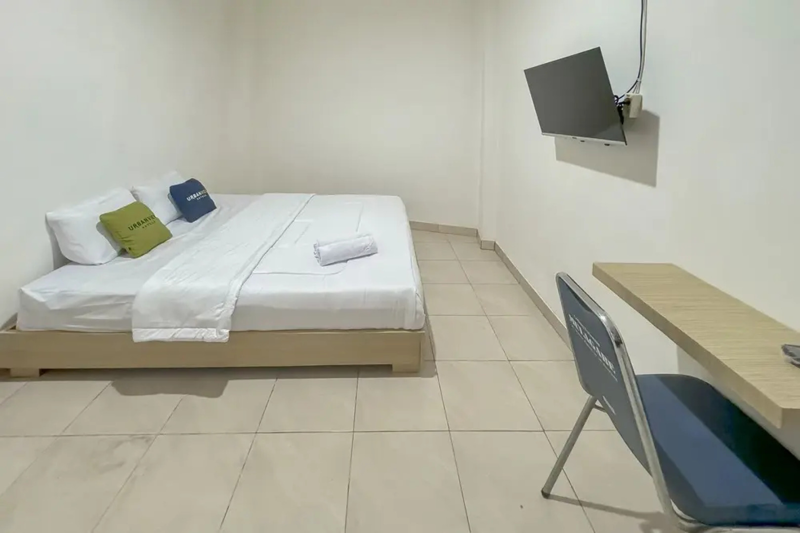 Urbanview Hotel Maharani Garut