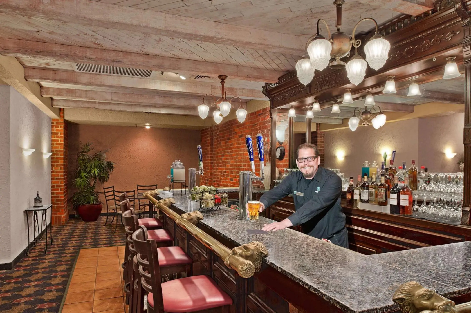 Embassy Suites Kansas City Plaza