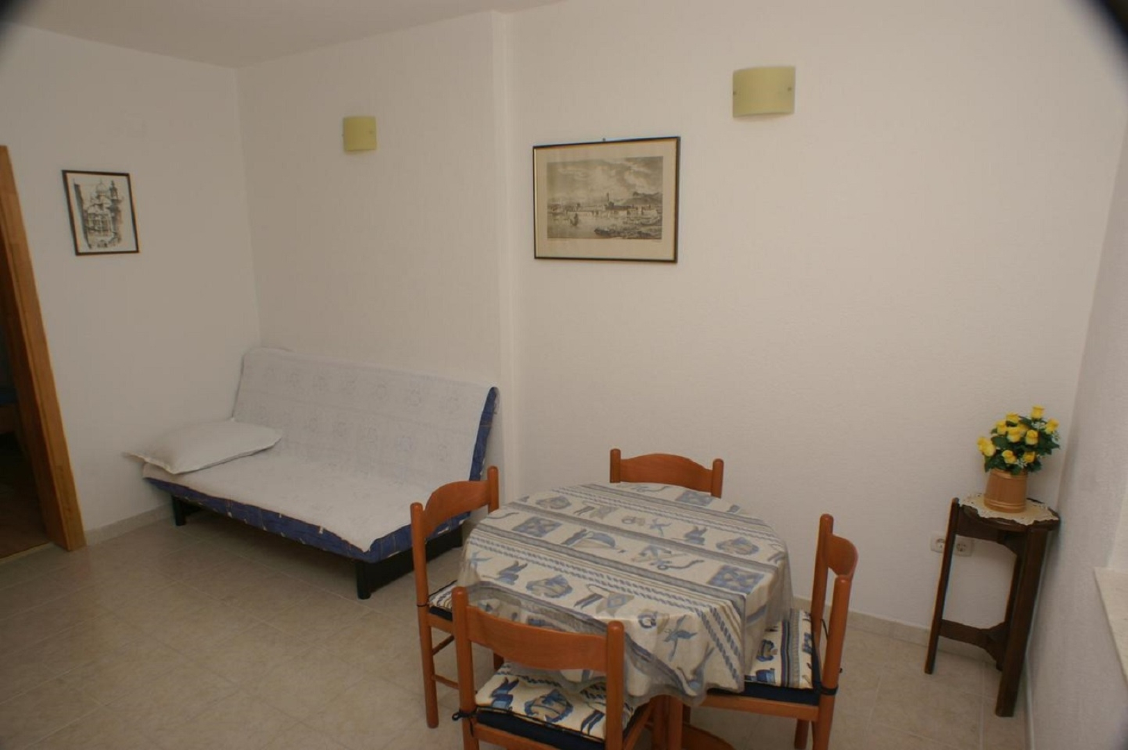 Apartment Niko - 50 m from pebble beach: A5 Prizemlje Pisak, Riviera Omis