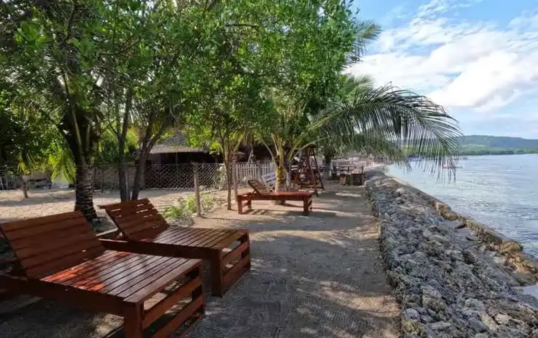 Maryan Moyo Bungalows Bar & Resto