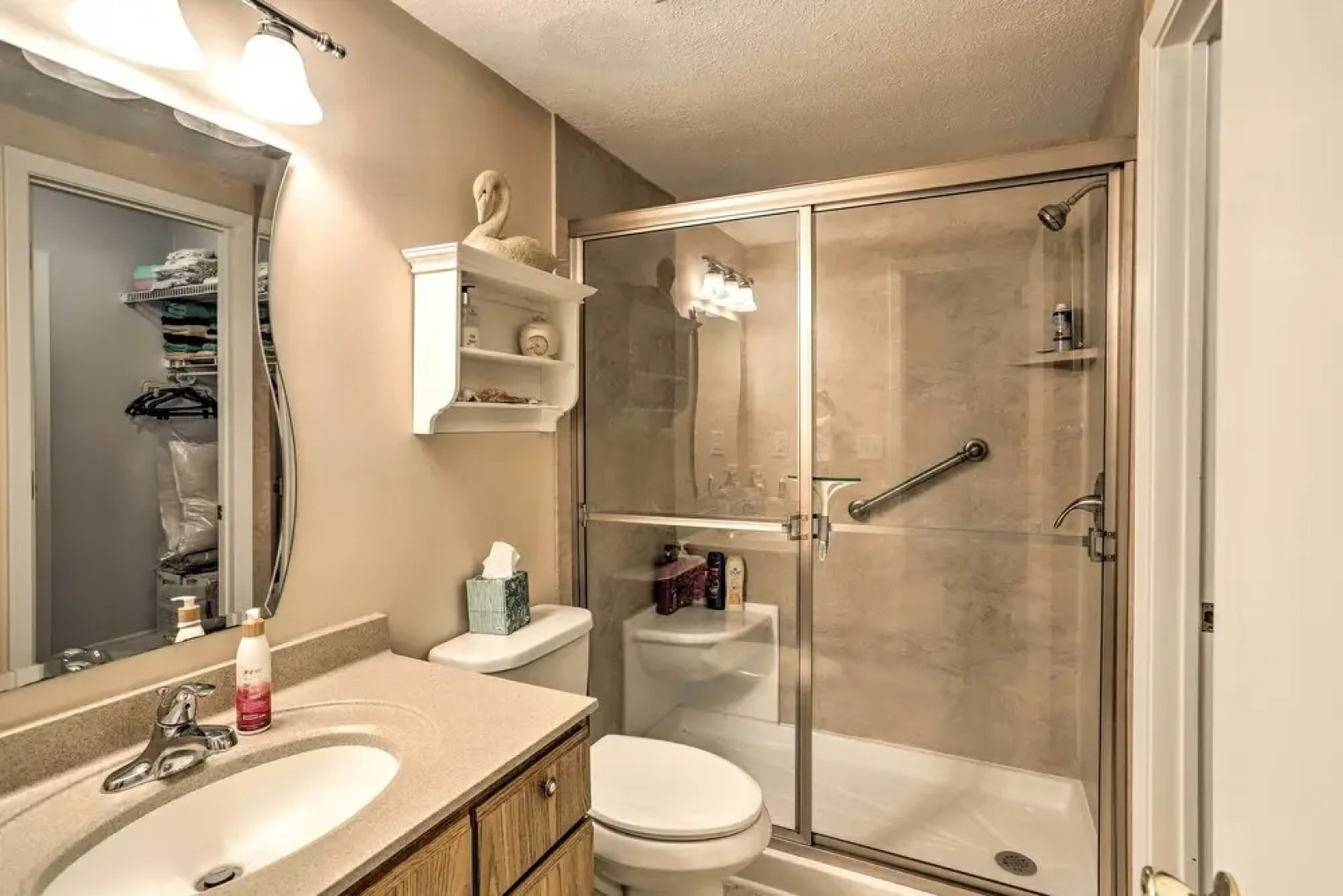 The Shores Condo w/ Beach Access < 2 Mi to Dtwn!