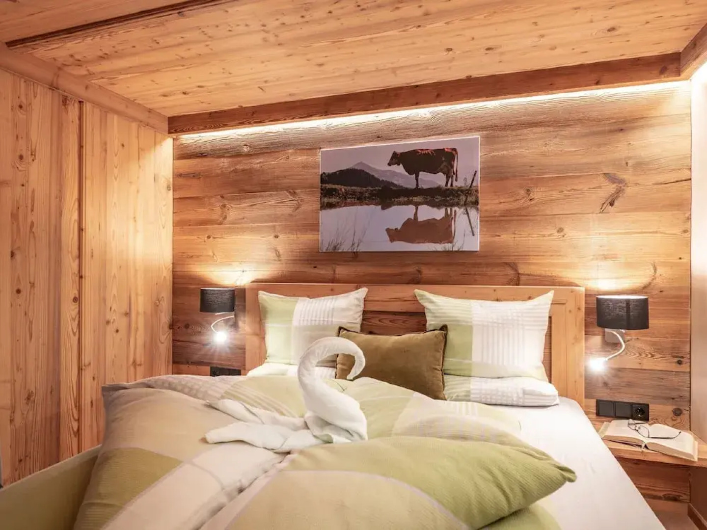 Wooden Apartment With Mountain View