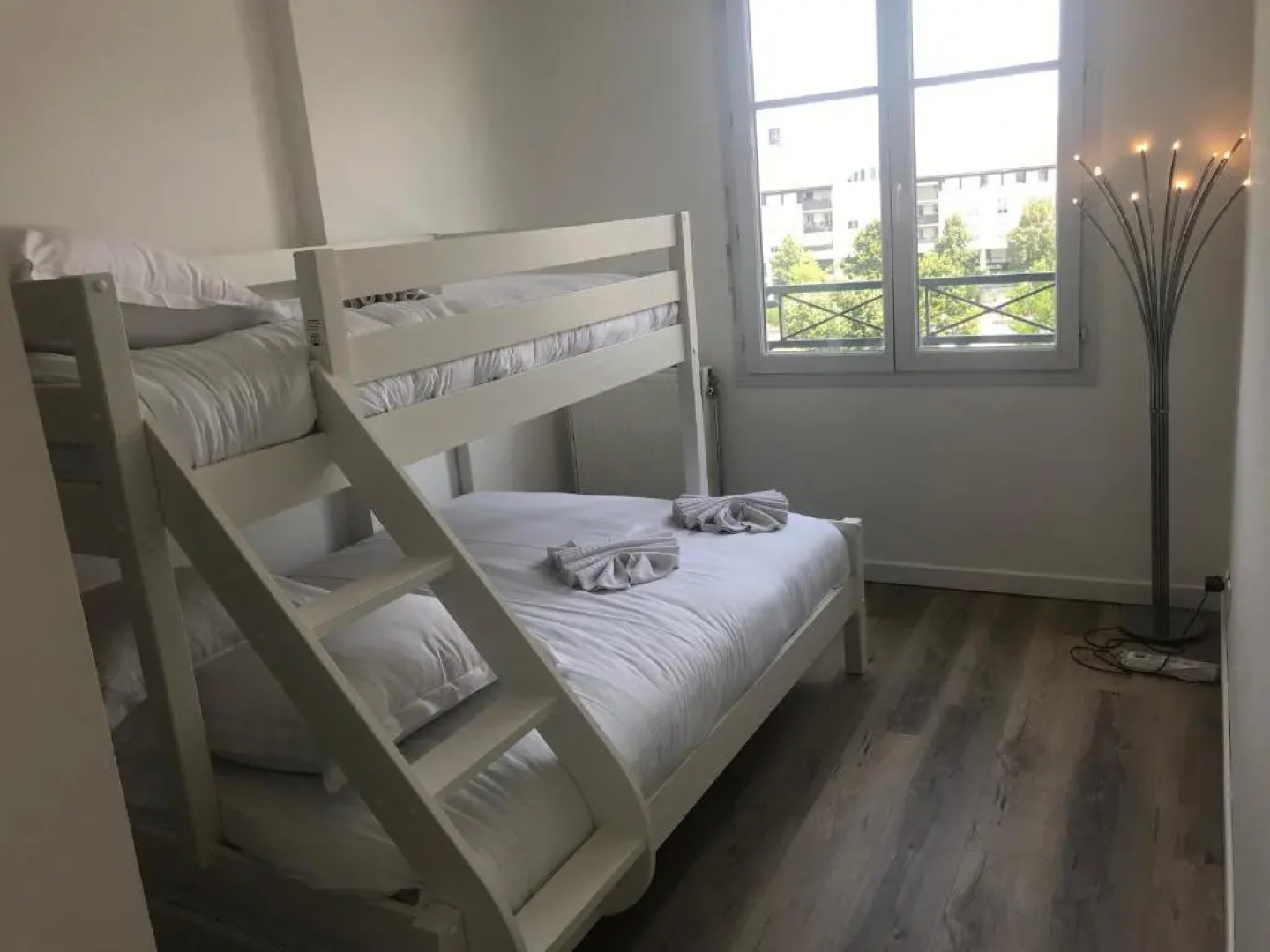Bussy apartment next to Disneyland and Paris BMYGUEST