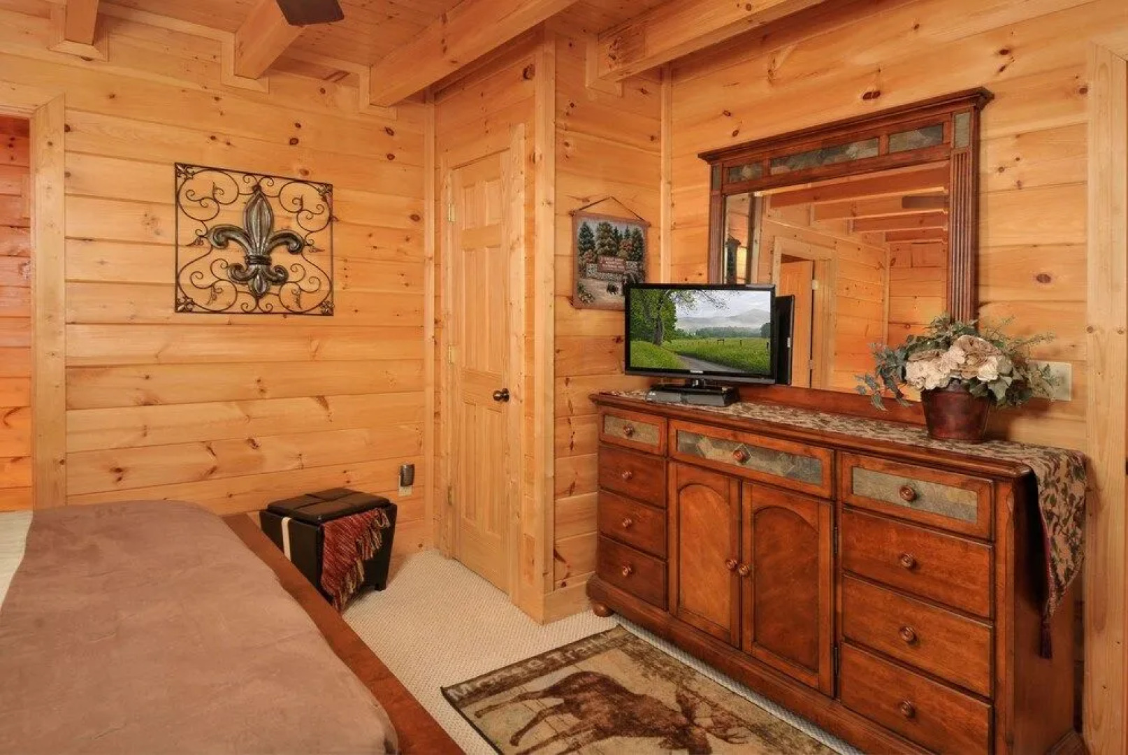 Enchanted Forest - 2 Br cabin by RedAwning