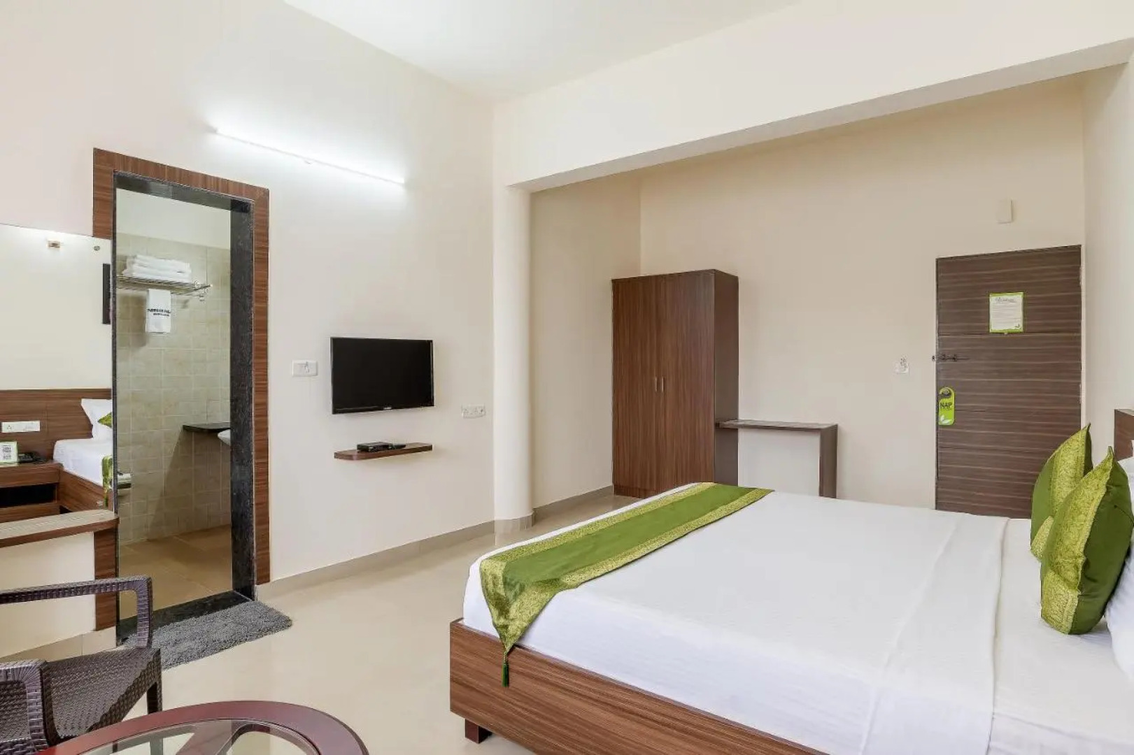 Treebo Pappilon Palace - PVS Circle