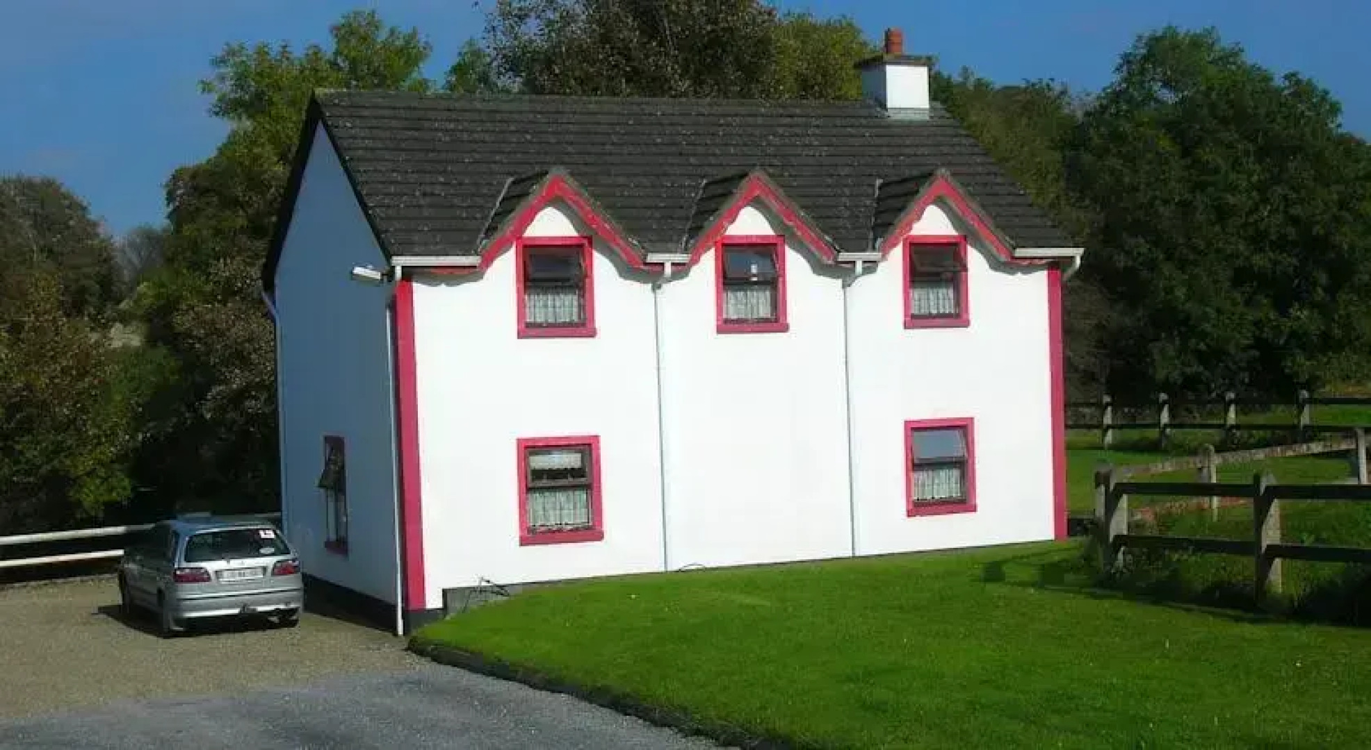 Riverbank Cottages