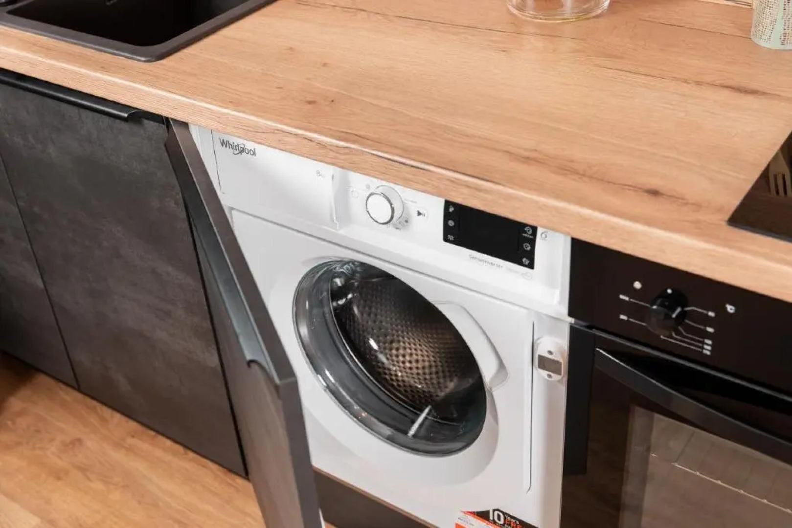 Eriss Studio Suite - OZone building apartment