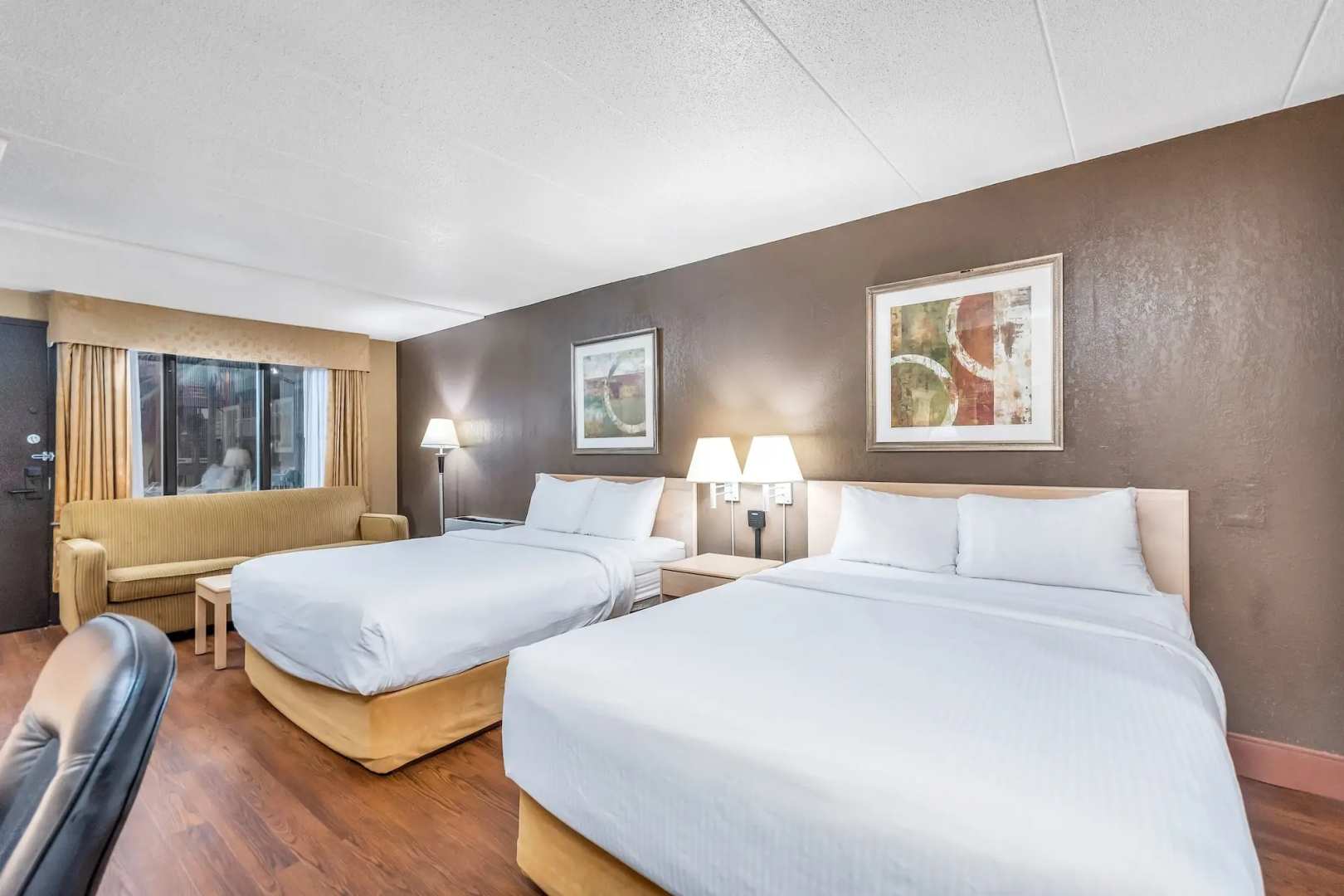 Seven Oaks Hotel Regina