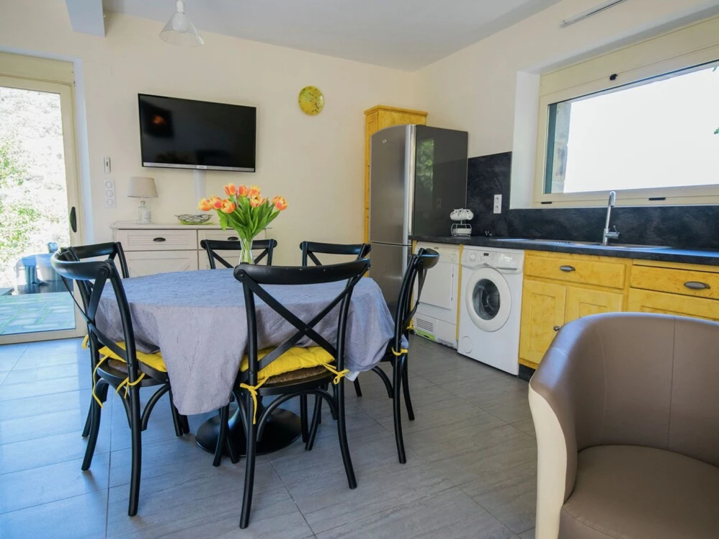 Modern Holiday Home with jacuzzi in Brousse-le-Chateau