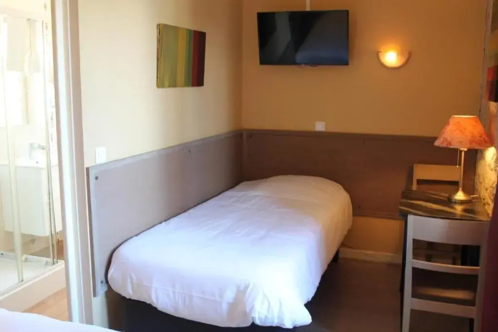 Logis Hotels  Auberge De La Tour   Hôtel Et Restaurant