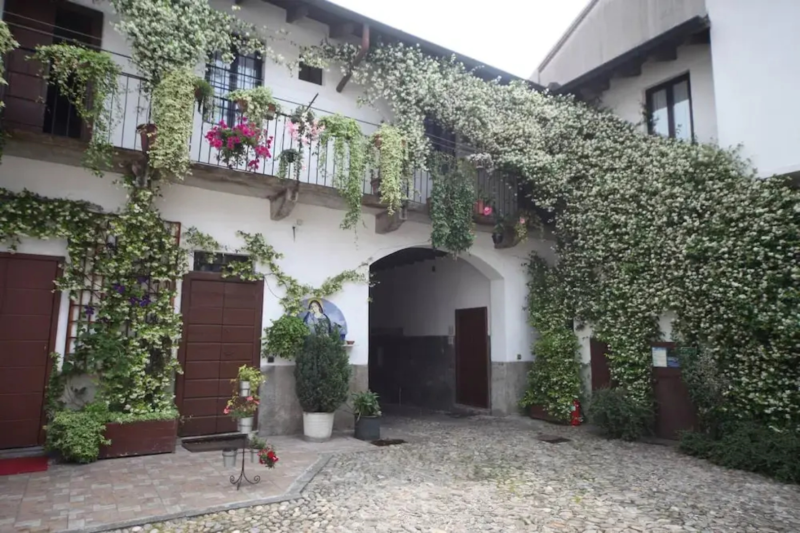 Four-room Apartment 15 Minutes From the Center of Milan