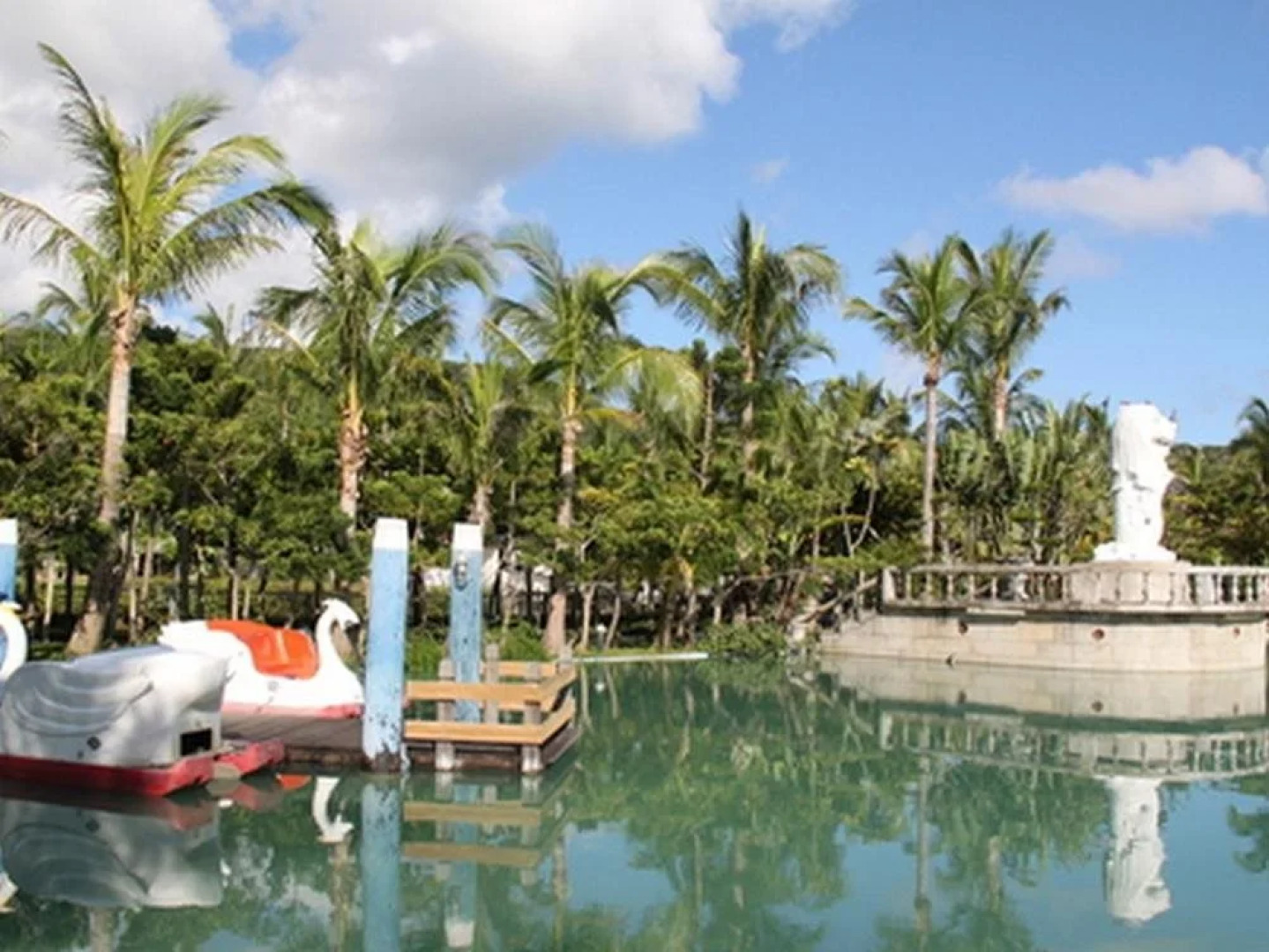 Swan Lake Villa Resort