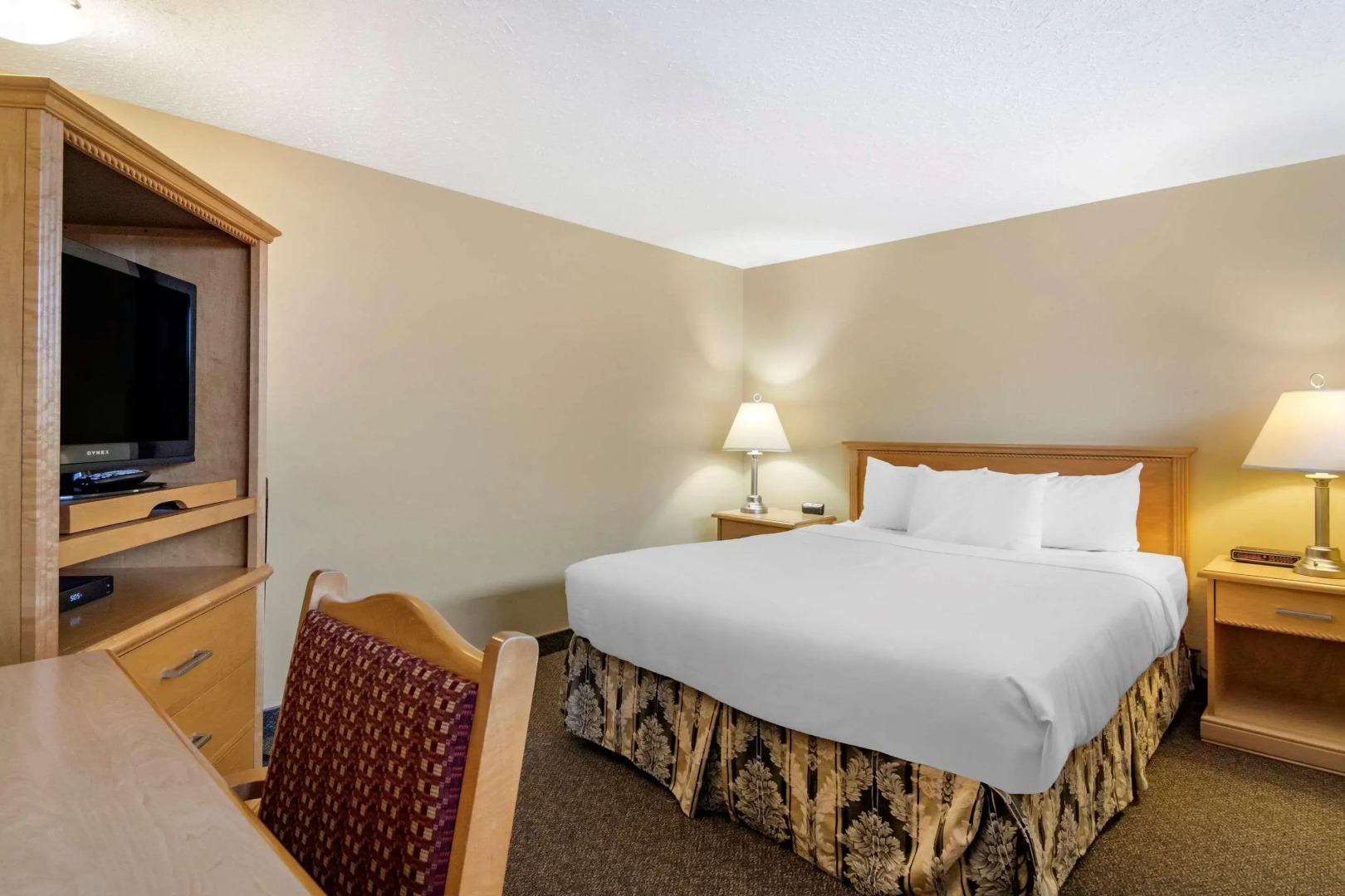 Econo Lodge Inn & Suites