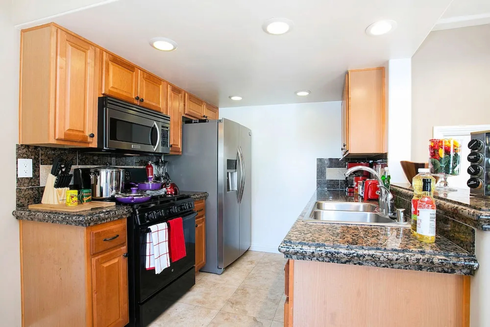 Costa Mesa/Newport - Fast WiFI - Work Stations - Free Parking - Self Check In! (CM-1)