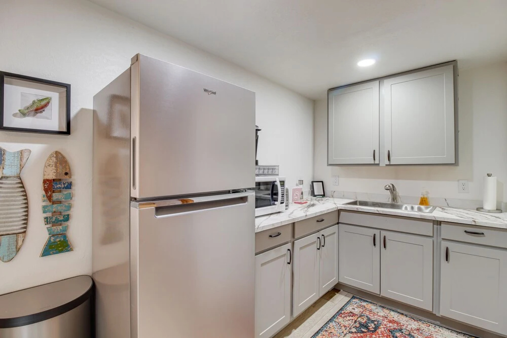 Pinetop Cabin w/ 2 Fireplaces & Hot Tub!