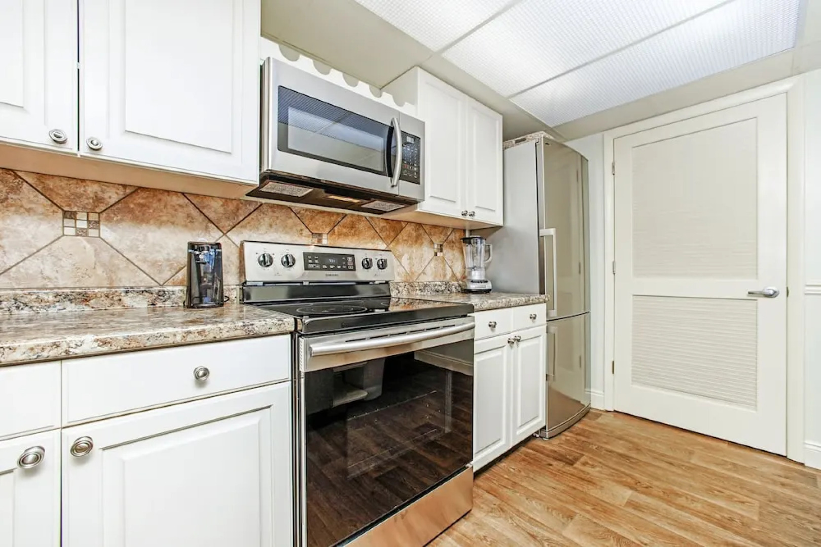 Long Beach 1 - 1104 - 663661