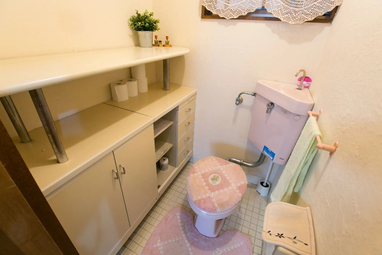 Airloghouse - Comic Inn -