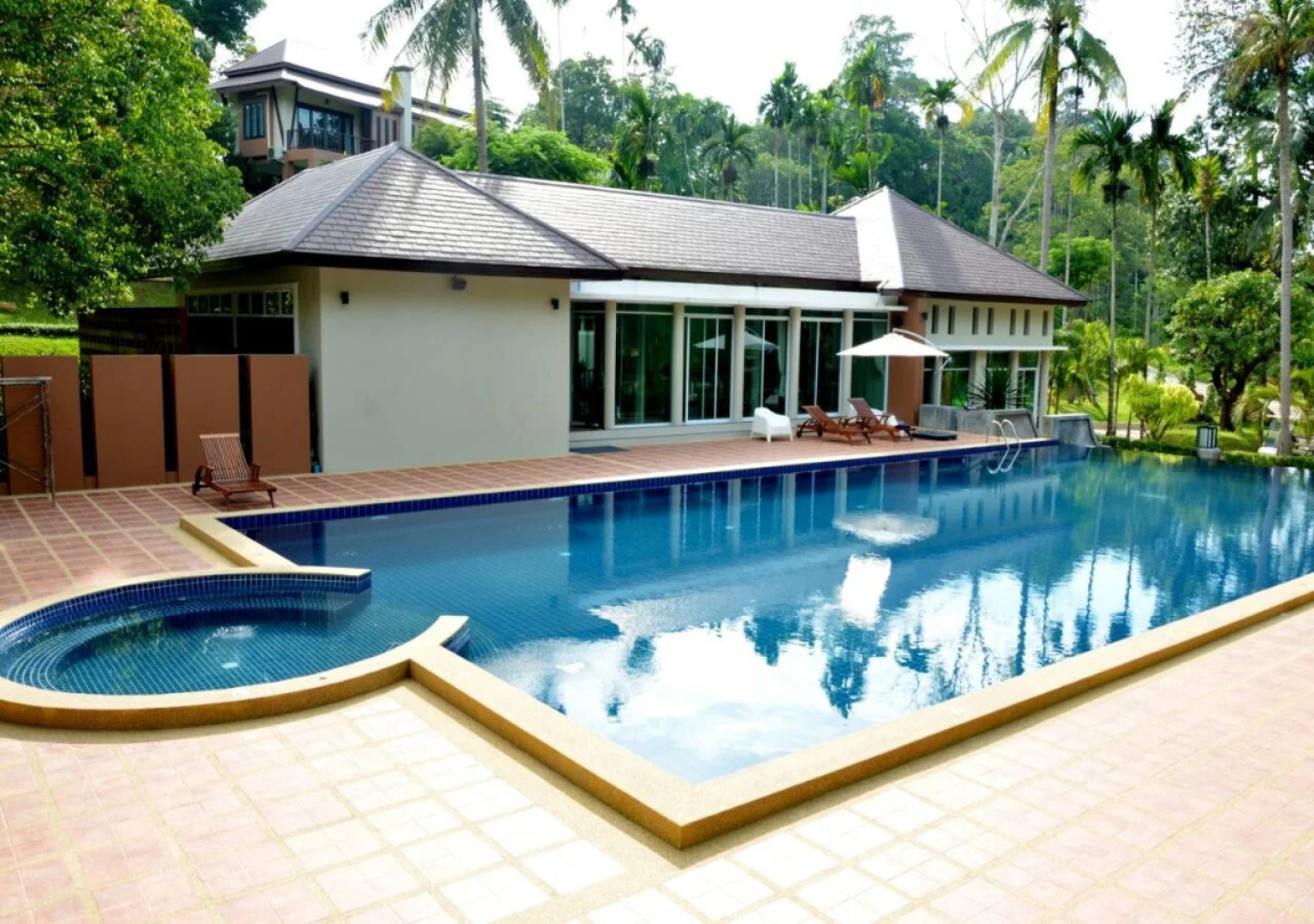 Victoria Cliff Hotel & Resort