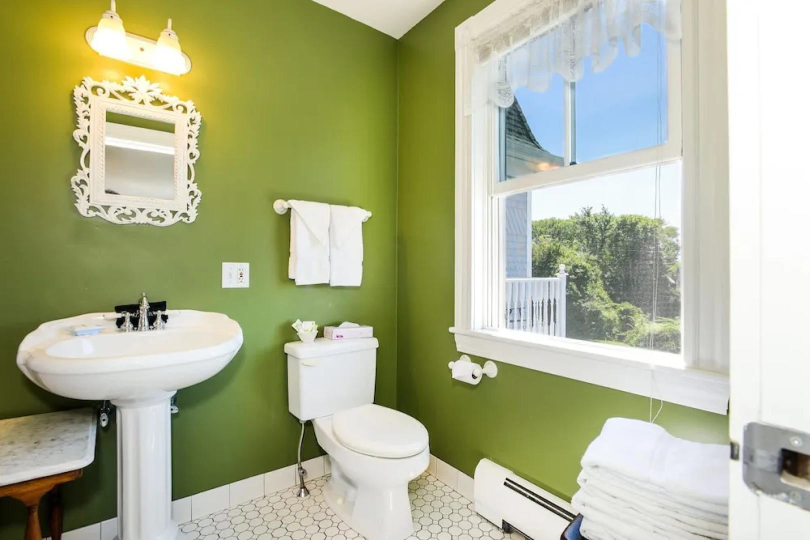 Payne's Harbor View Inn