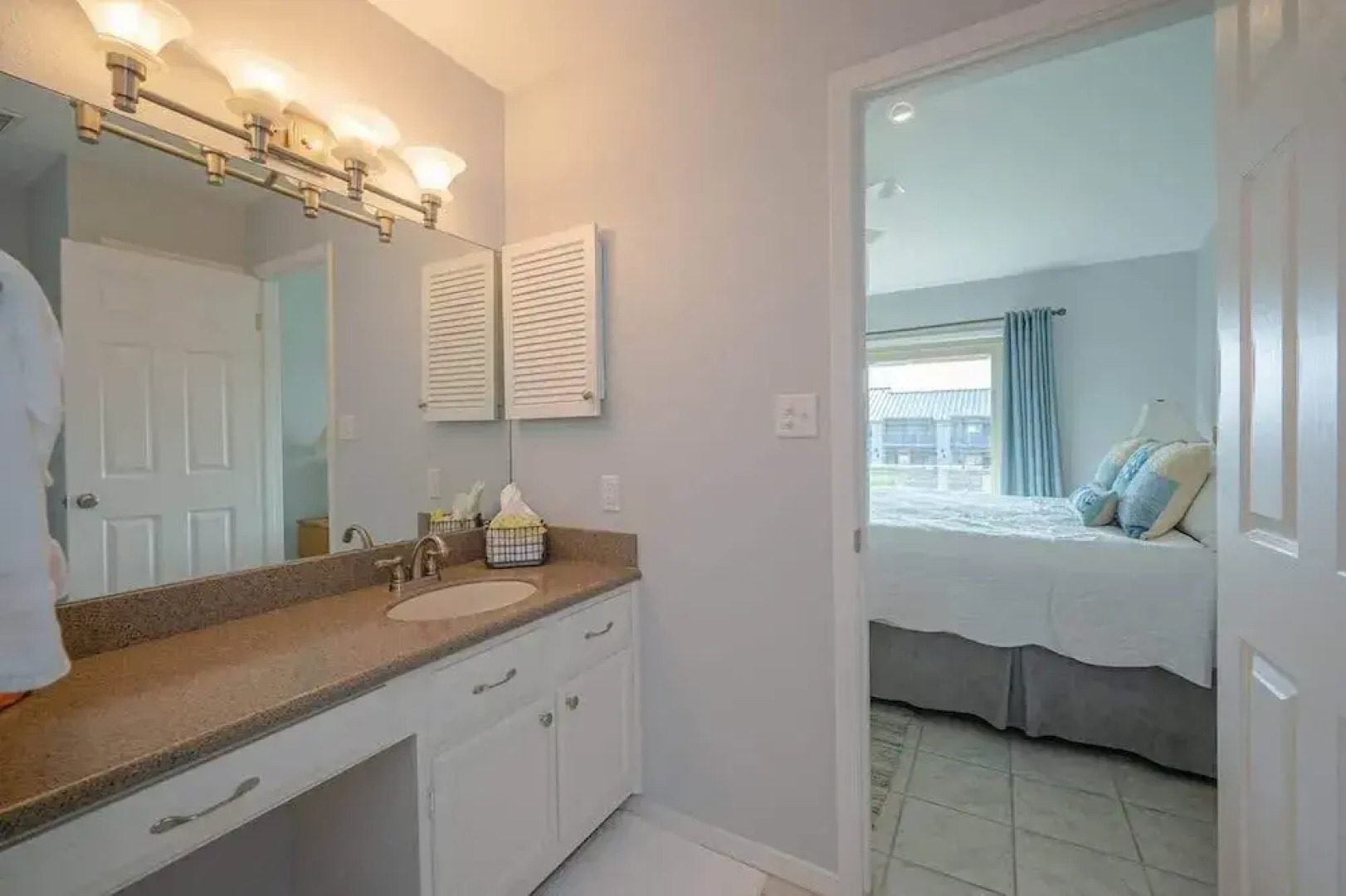 Seaside Cottage With Water Views!