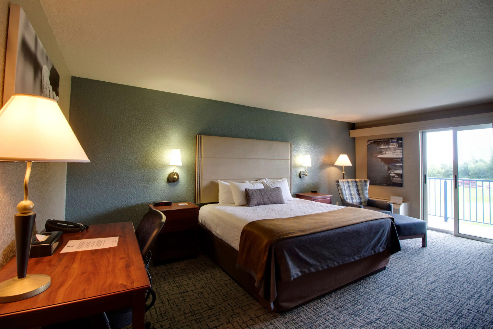 Best Western Harbour Pointe Lakefront