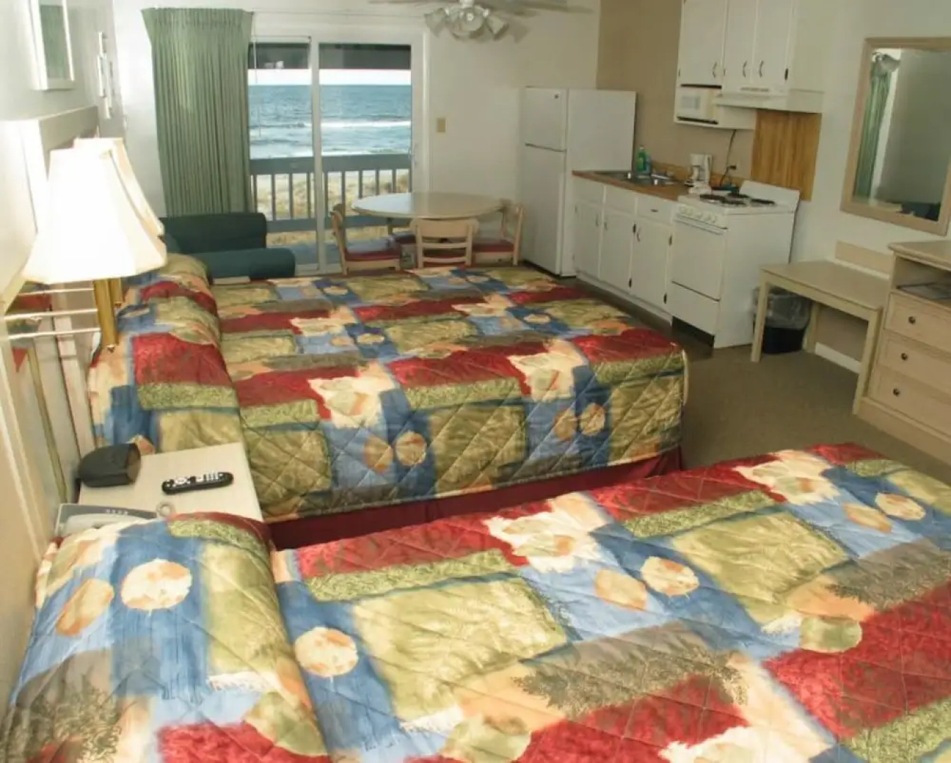 Beach House Inn and Suites