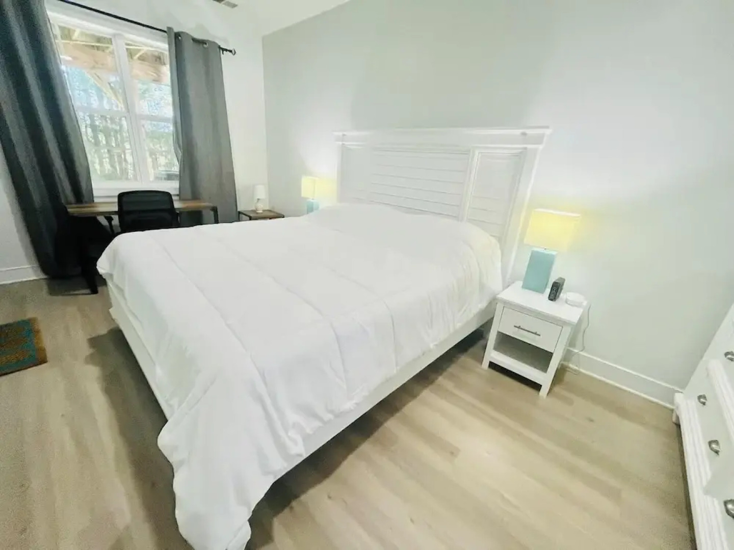 Catalina Circle 21307