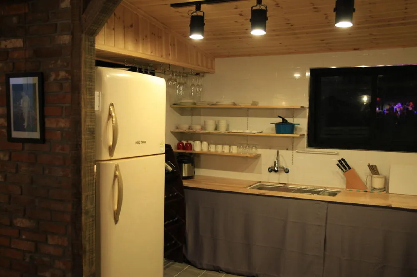 Poipu Surfing School Guesthouse - Hostel