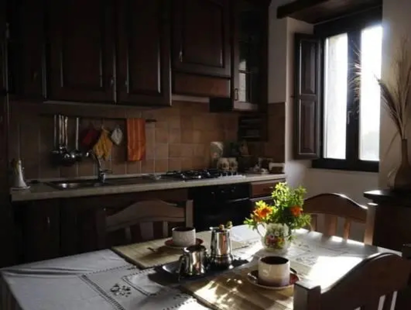 Vibrant Cottage near Lake in Bomba