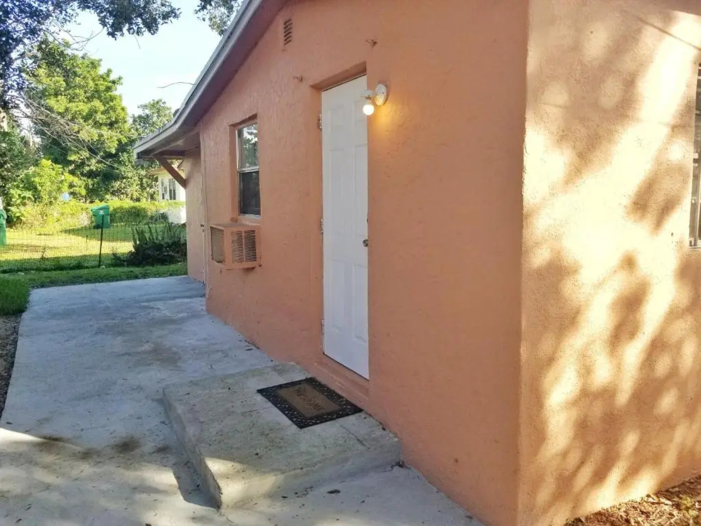 Glam Private Studio 4 Miles from Hard Rock Stadium