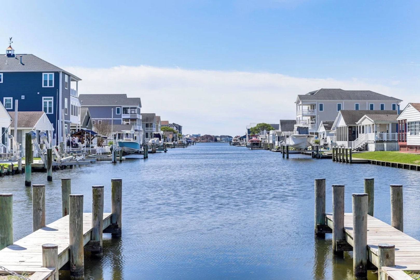 Near Beaches & Shops: Canal-front Selbyville Home