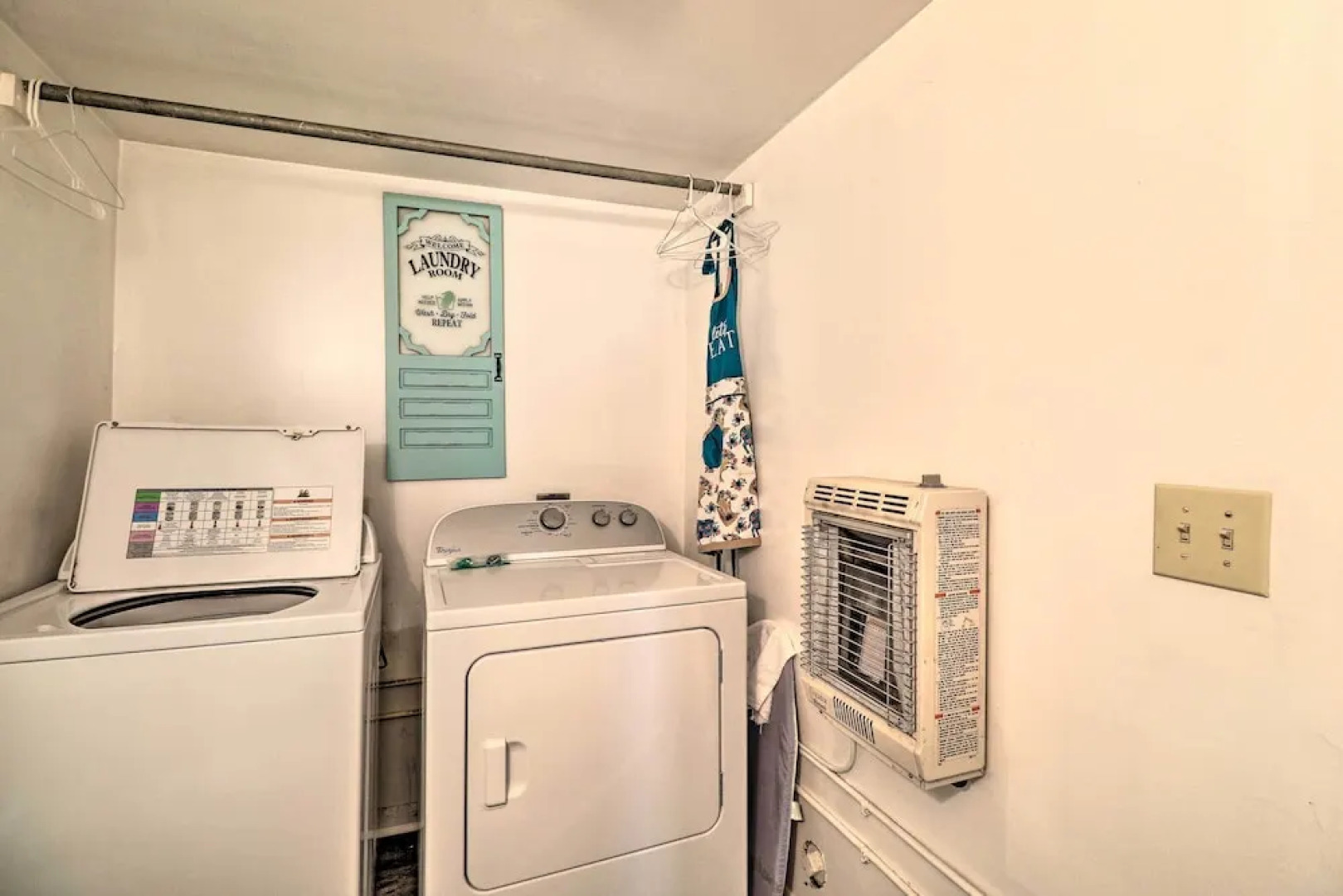 'lil Red Hen' Cottage in the Boone Area w/ Hot Tub