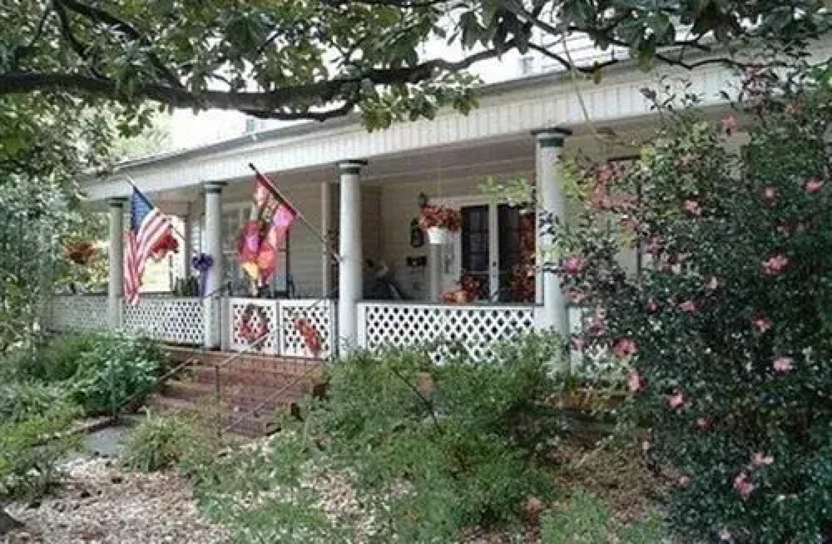 The Twin Magnolias Bed & Breakfast