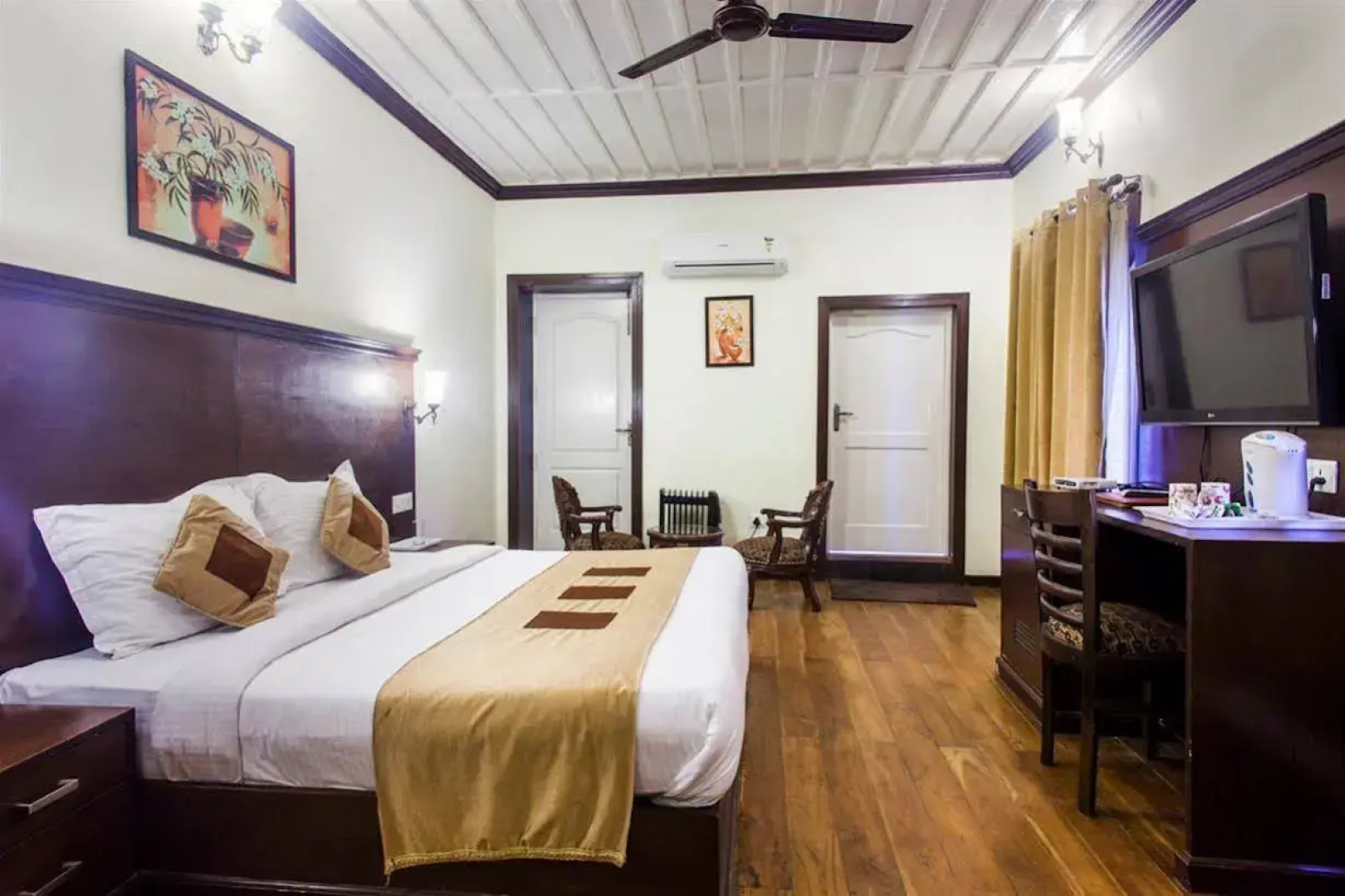 OYO 11839 Hotel Paradise Mansion