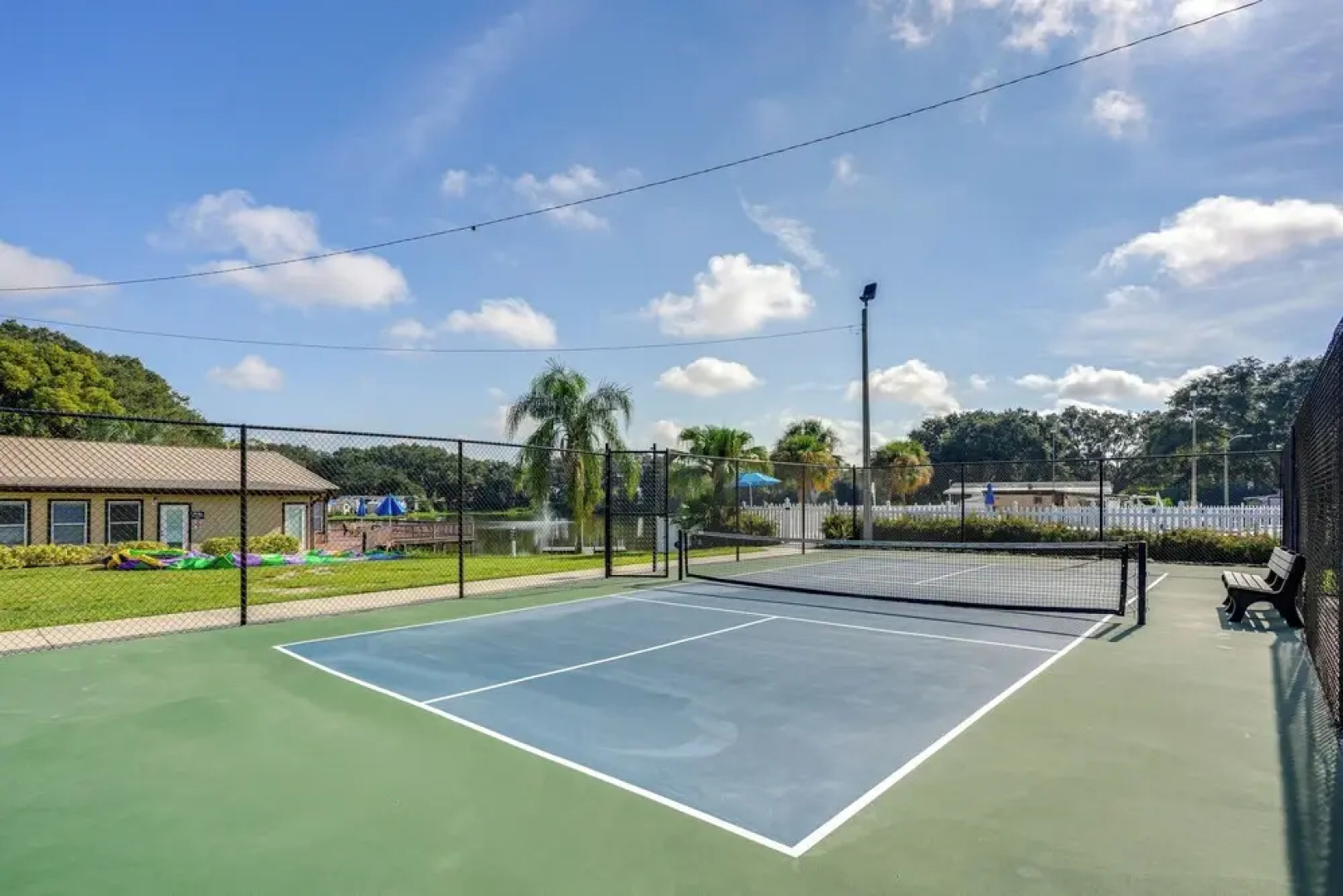 Lakeland Cottage w/ Pool Access + Screened Porch!