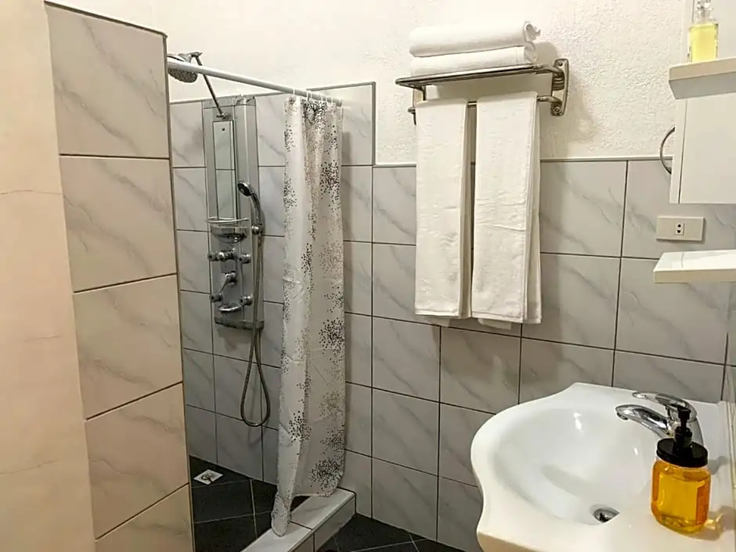 Bungalow in Alona, Alona Park Residence