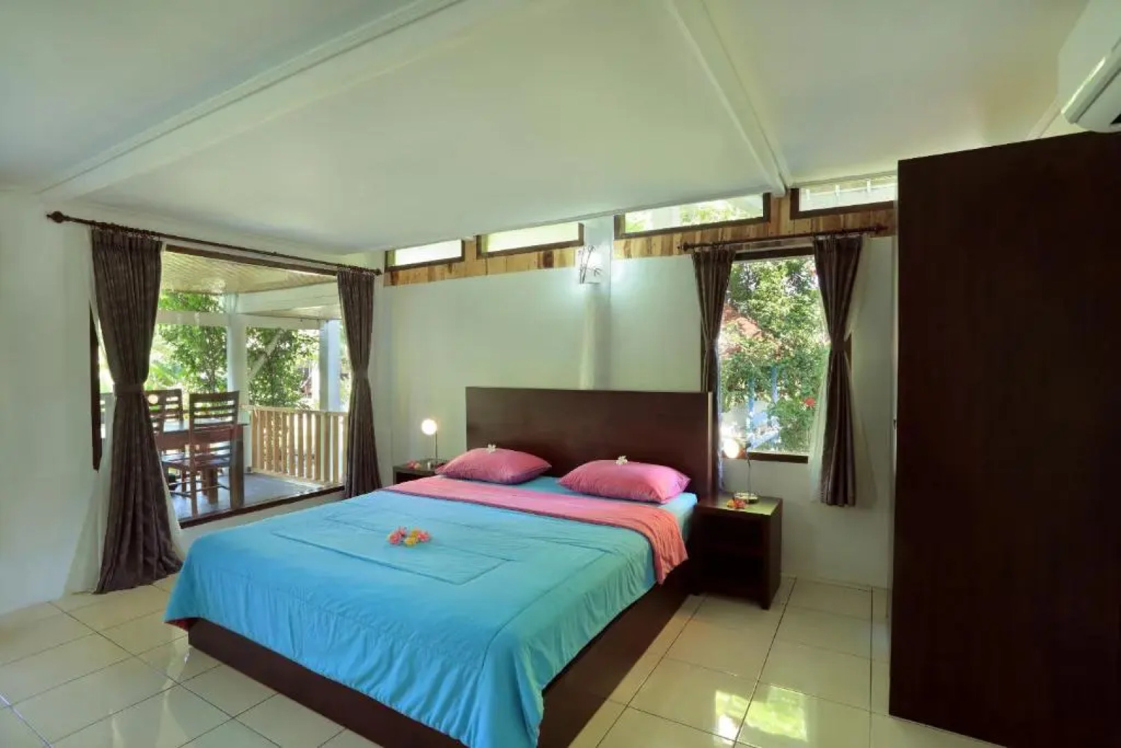 Pondok Anggrek Putih