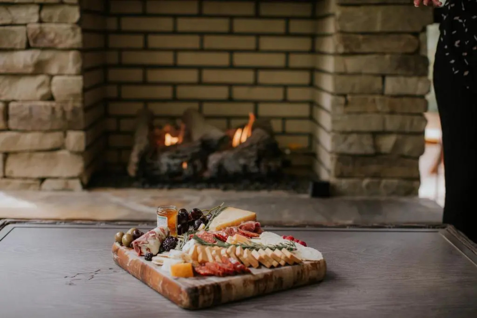 Vacana Offline Cabin, Covered Back Deck, HotTub, FirePit, Pet Friendly