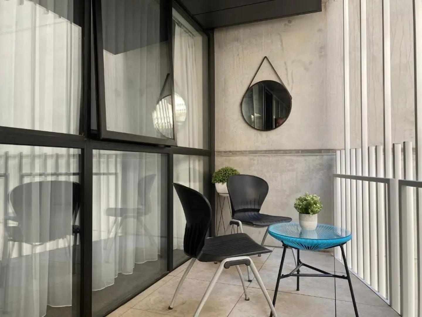 The Gallery Luxe 1 BR Executive Apartment in the heart of Braddon Wine Secure Parking WiFi