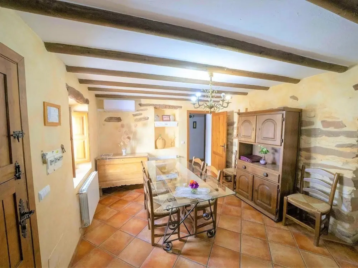 Rustic Mountain Stay, Laroya