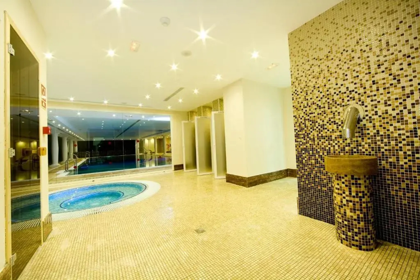 Hotel Monarque Cendrillón