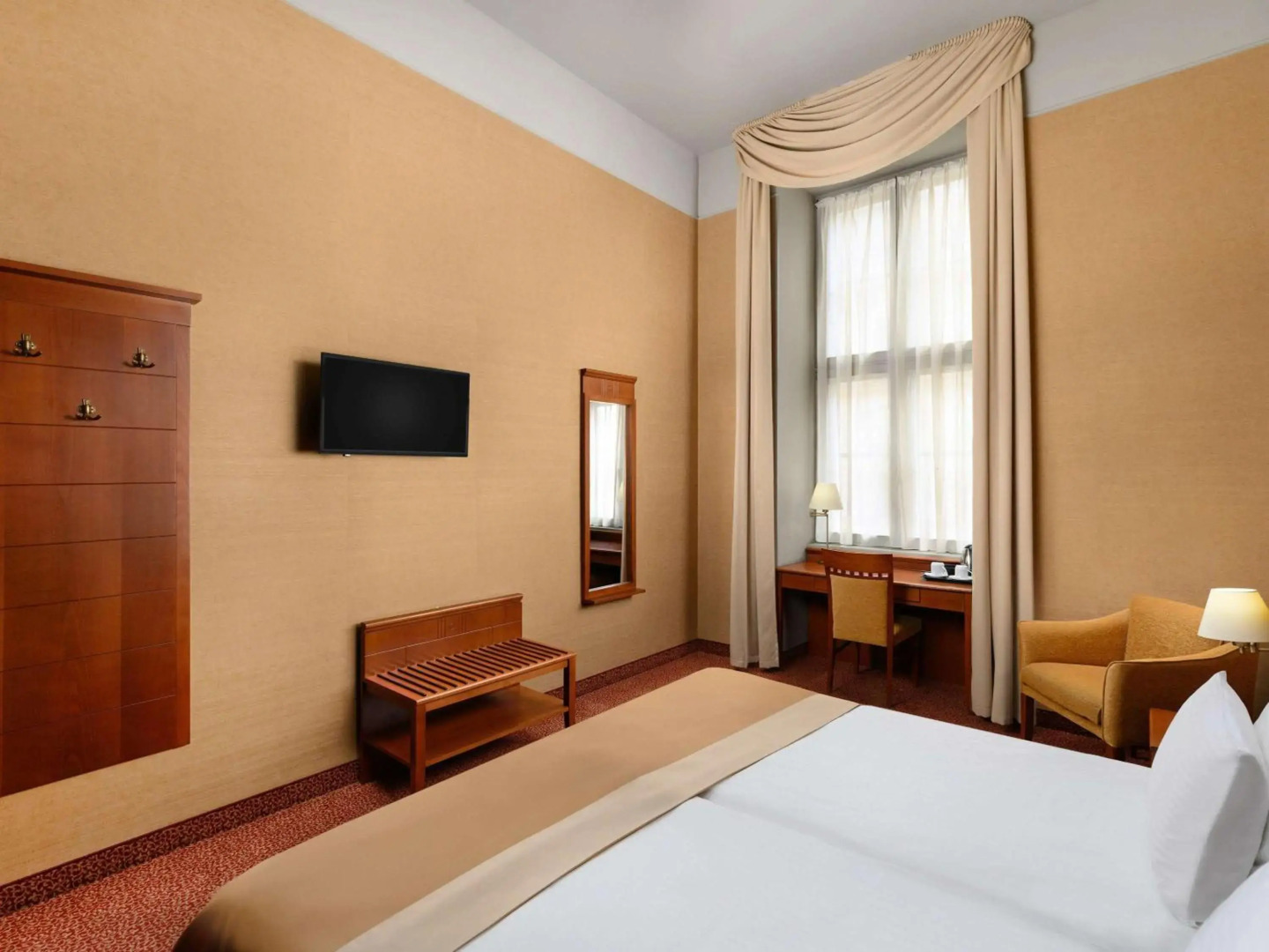Отель Mercure Szekesfehervar Magyar Kiraly Hotel