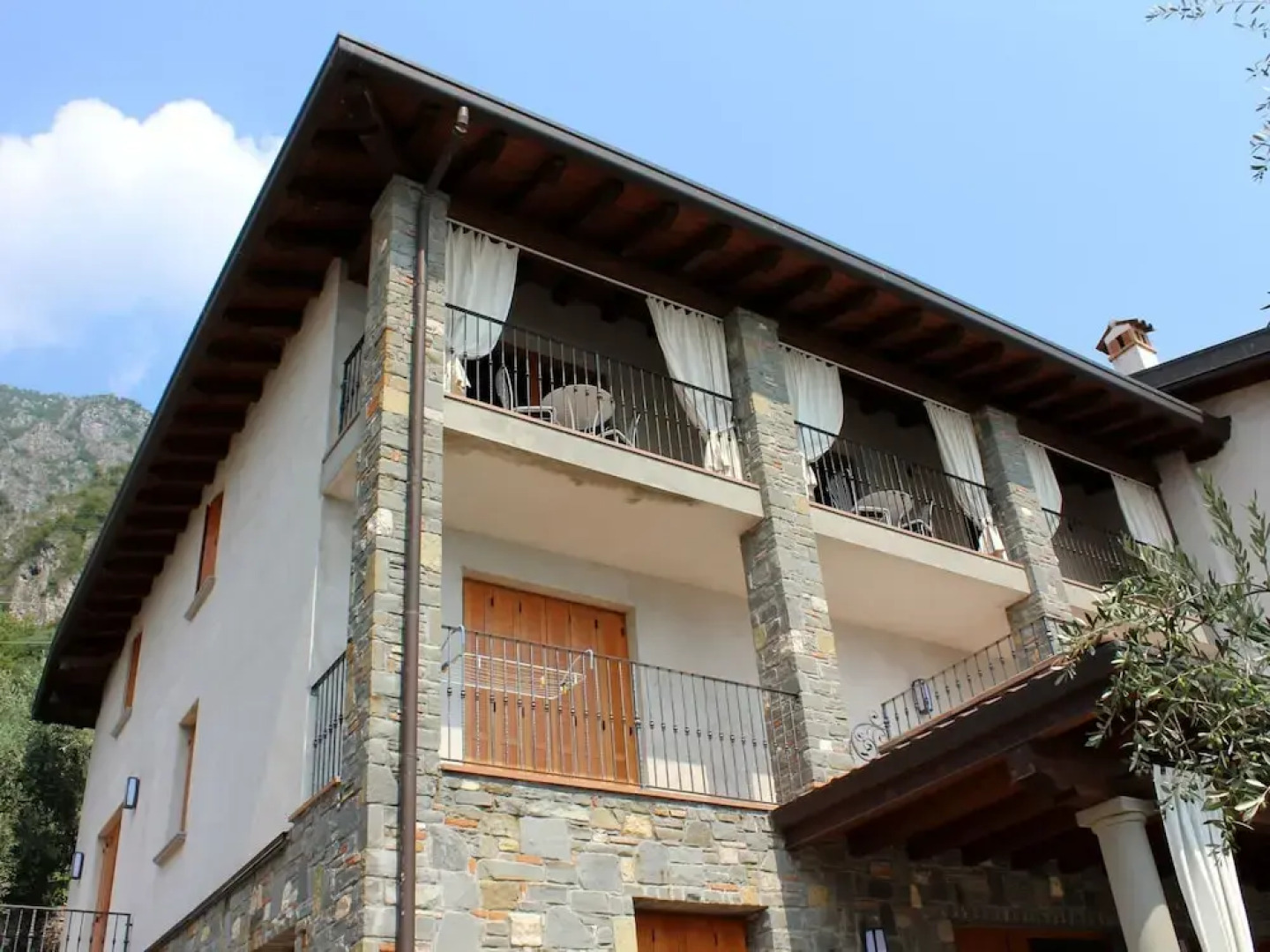 Apartment by Lake Iseo With Stunning Views