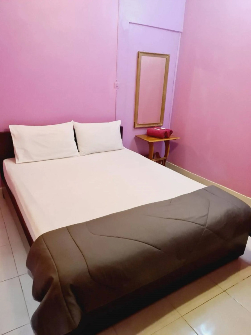 Royal Land Mae Klong Hotel