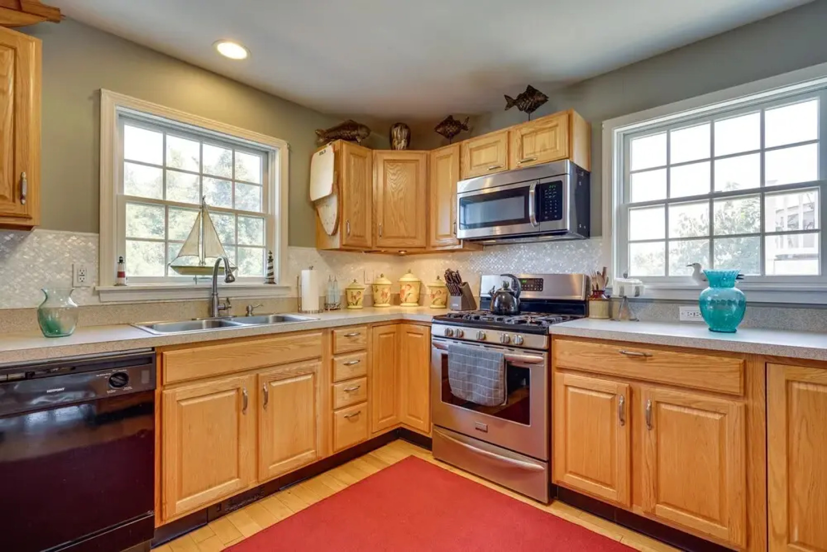 New Jersey Home - Deck, Grill & Walkable to Beach!