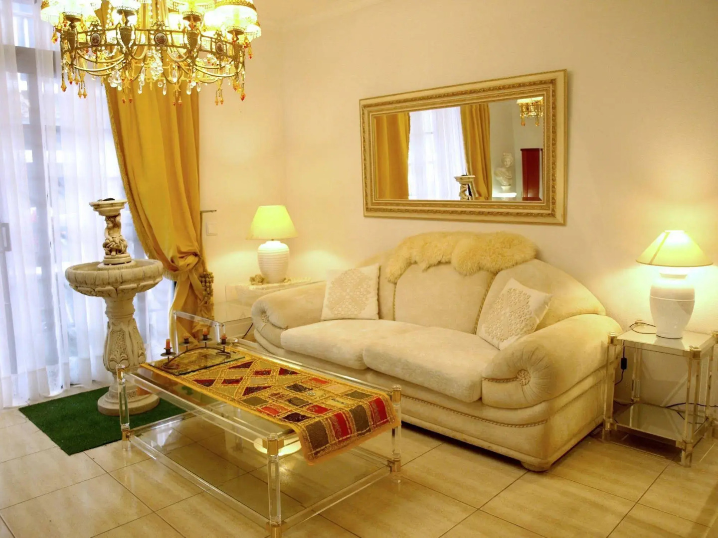 Flatguest Flat with Art