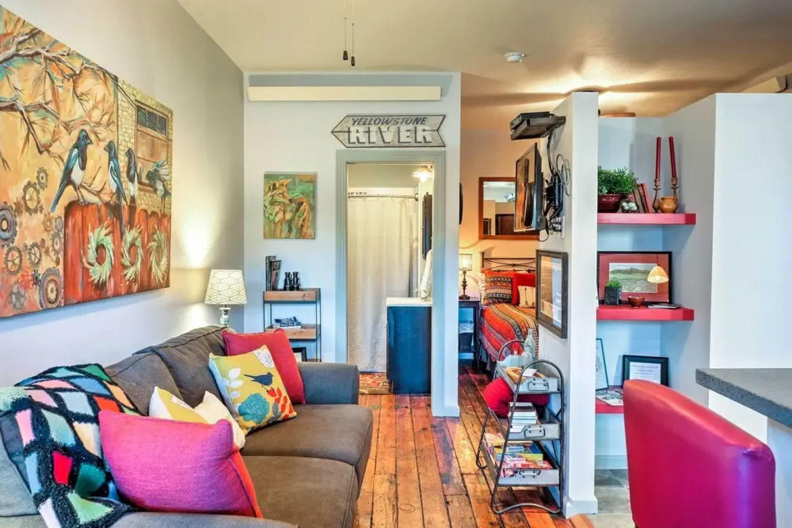 Walkable Studio Apartment in Downtown Livingston!