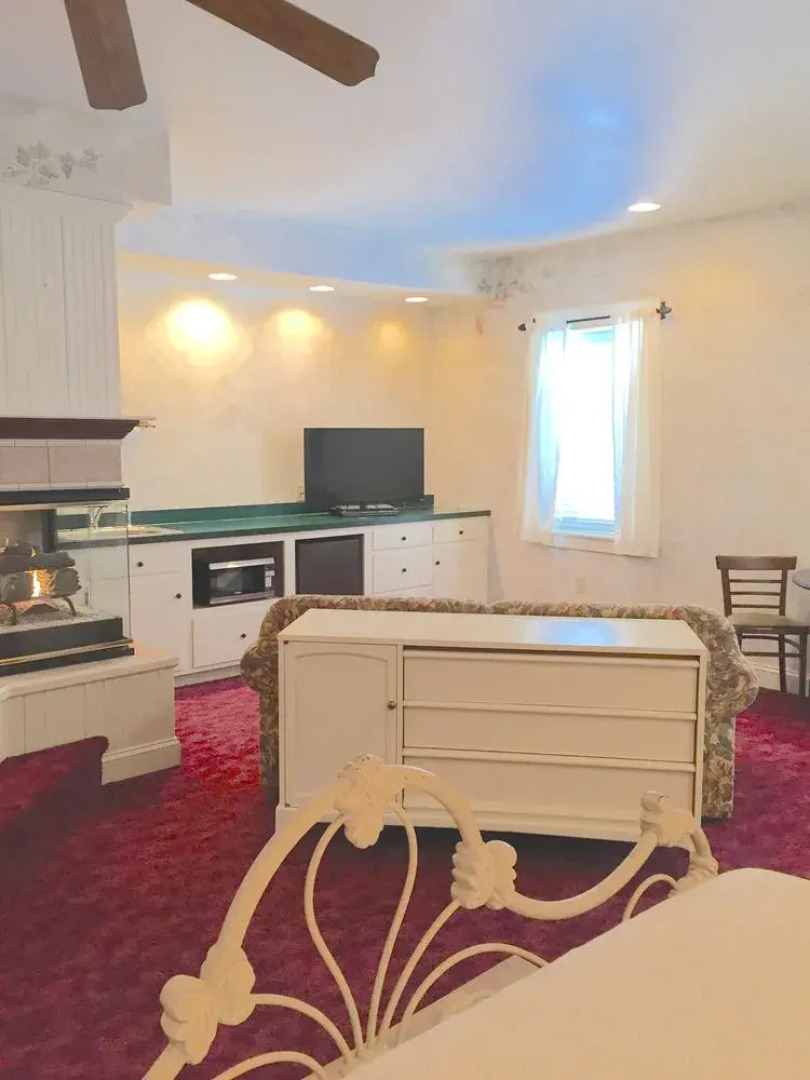 Olde Square Inn Bed and Breakfast