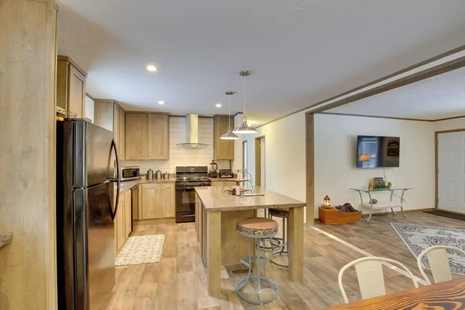 Stylish Chetek Hideaway w/ Lake + Dock Access!