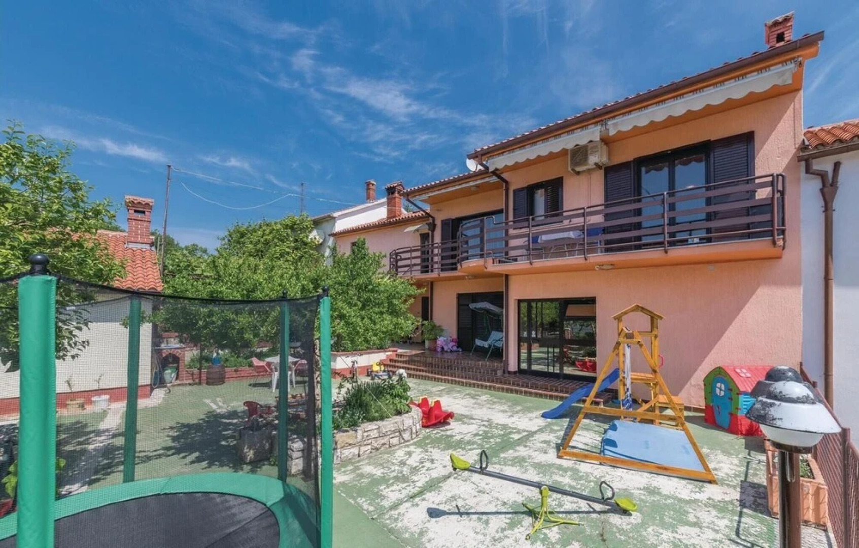 Beautiful Home in Peruski With Wifi and 1 Bedrooms